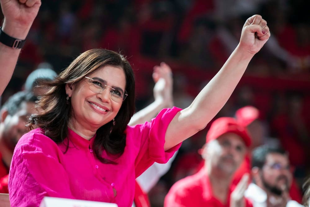 Rixi Moncada baja en las encuestas y complica el panorama de LIBRE