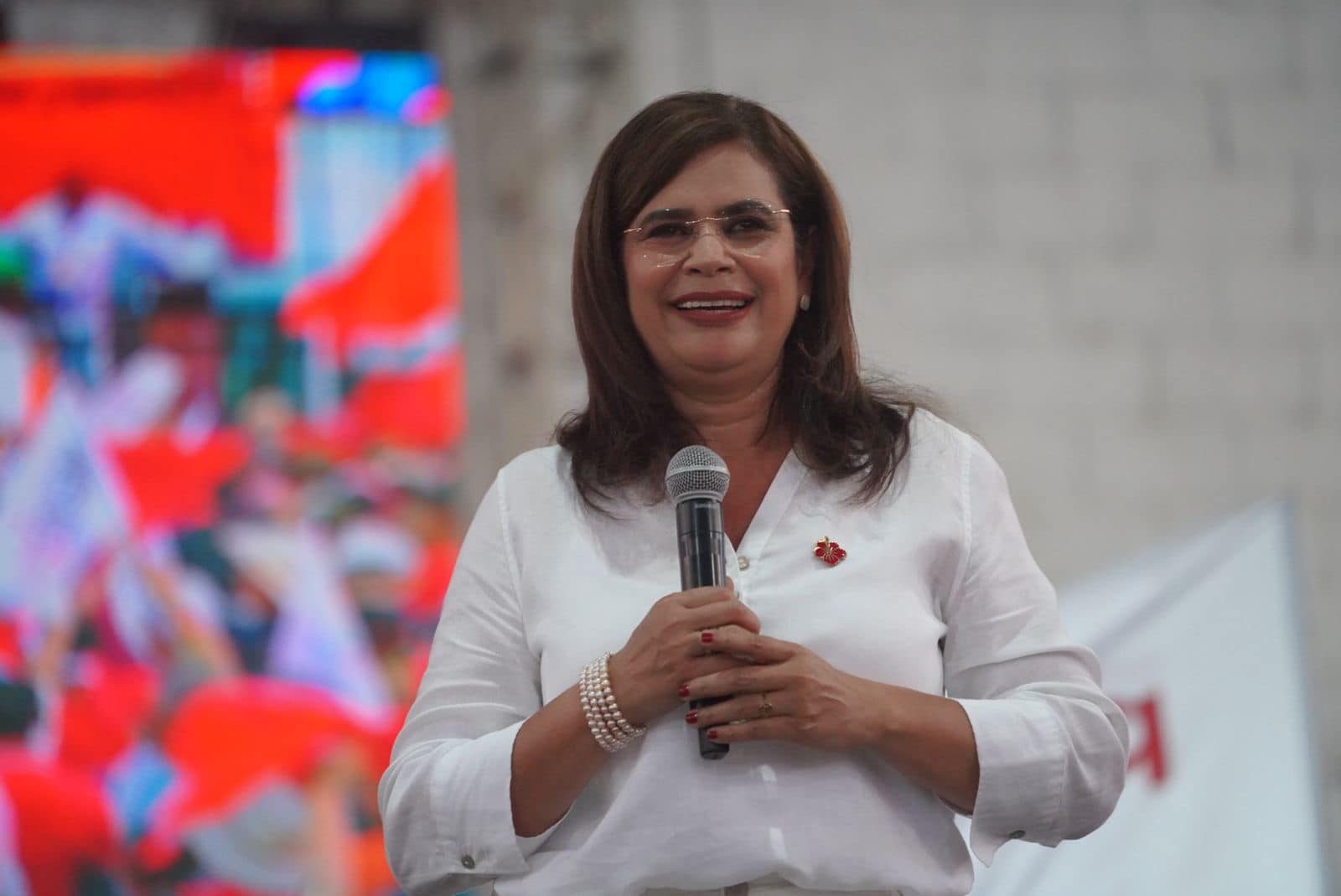 A menos de tres meses de las elecciones, Rixi Moncada enfrenta baja en popularidad en Honduras