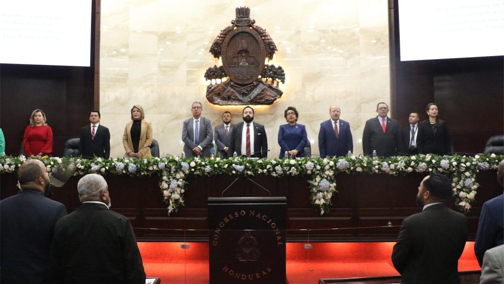 Política Hondureña: Comisión Permanente Agita el Congreso